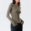 Top ajustado de manga larga con botones a presión – Gris empolvado Top ajustado de manga larga con botones a presión – Gris empolvado