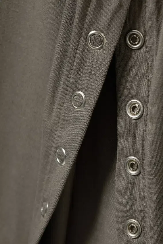 Top ajustado de manga larga con botones a presión – Gris empolvado Top ajustado de manga larga con botones a presión – Gris empolvado