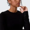 Top ajustado de manga larga con botones a presión – Negro Top ajustado de manga larga con botones a presión – Negro