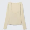 Top ajustado de manga larga con espalda abierta – Beige claro empolvado Top ajustado de manga larga con espalda abierta – Beige claro empolvado