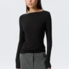Top ajustado de manga larga con espalda abierta – Negro Top ajustado de manga larga con espalda abierta – Negro
