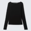 Top ajustado de manga larga con espalda abierta – Negro Top ajustado de manga larga con espalda abierta – Negro