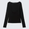 Top ajustado de manga larga con espalda abierta – Negro Top ajustado de manga larga con espalda abierta – Negro