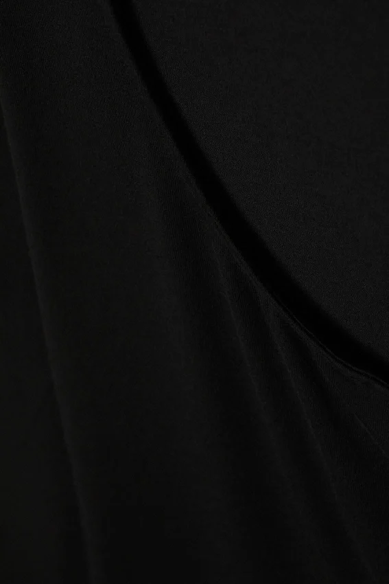 Top ajustado de manga larga con espalda abierta – Negro Top ajustado de manga larga con espalda abierta – Negro