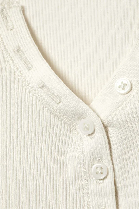 Top ajustado de manga larga y cuello en V – Blanco Top ajustado de manga larga y cuello en V – Blanco