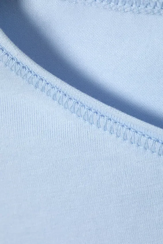 Top ajustado de manga tres cuartos – Azul claro Top ajustado de manga tres cuartos – Azul claro