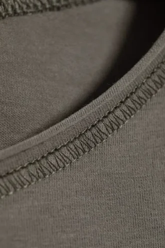 Top ajustado de manga tres cuartos – Gris empolvado