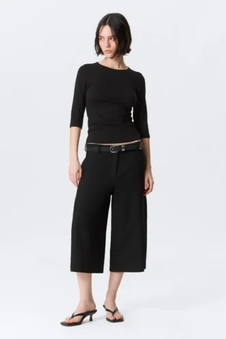 Top ajustado de manga tres cuartos – Negro