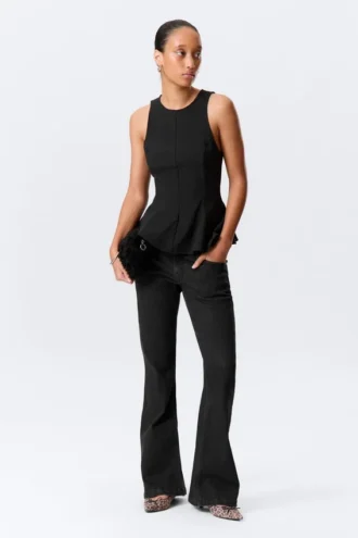 Top ajustado de nailon con peplum – Negro