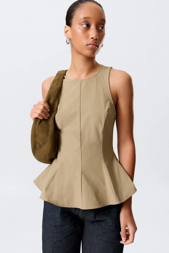Top ajustado de nylon con peplum – Beige Top ajustado de nylon con peplum – Beige