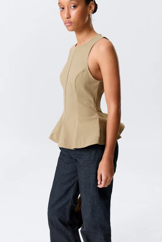 Top ajustado de nylon con peplum – Beige Top ajustado de nylon con peplum – Beige