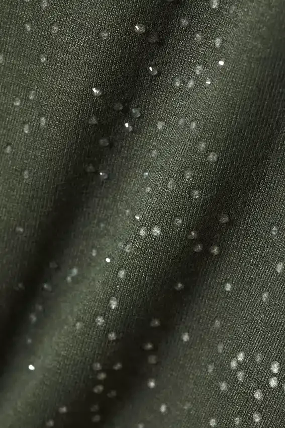 Top ajustado estampado con pedrería – Verde caqui oscuro Top ajustado estampado con pedrería – Verde caqui oscuro