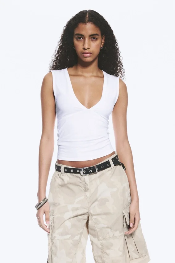 Top ajustado sin mangas con cuello en V – Blanco Top ajustado sin mangas con cuello en V – Blanco