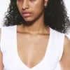 Top ajustado sin mangas con cuello en V – Blanco Top ajustado sin mangas con cuello en V – Blanco