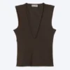 Top ajustado sin mangas con cuello en V – Marrón oscuro Top ajustado sin mangas con cuello en V – Marrón oscuro