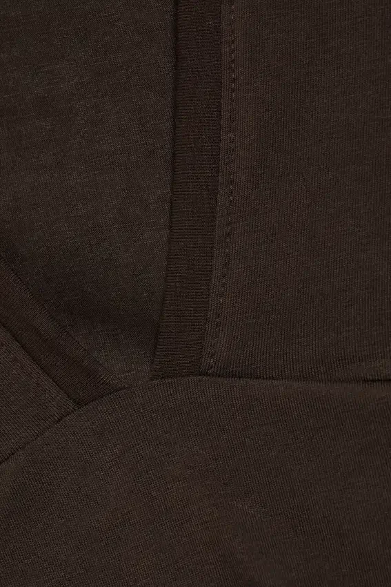 Top ajustado sin mangas con cuello en V – Marrón oscuro Top ajustado sin mangas con cuello en V – Marrón oscuro