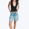 Top ajustado sin mangas con cuello en V – Negro Top ajustado sin mangas con cuello en V – Negro