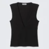 Top ajustado sin mangas con cuello en V – Negro Top ajustado sin mangas con cuello en V – Negro