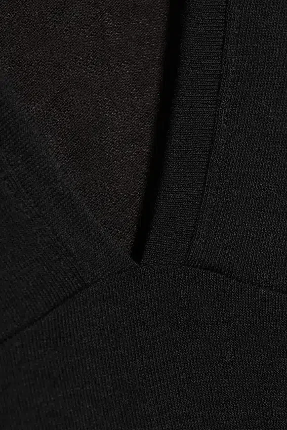 Top ajustado sin mangas con cuello en V – Negro Top ajustado sin mangas con cuello en V – Negro