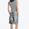 Top ajustado sin mangas con cuello en V – Rayas negras y blancas Top ajustado sin mangas con cuello en V – Rayas negras y blancas