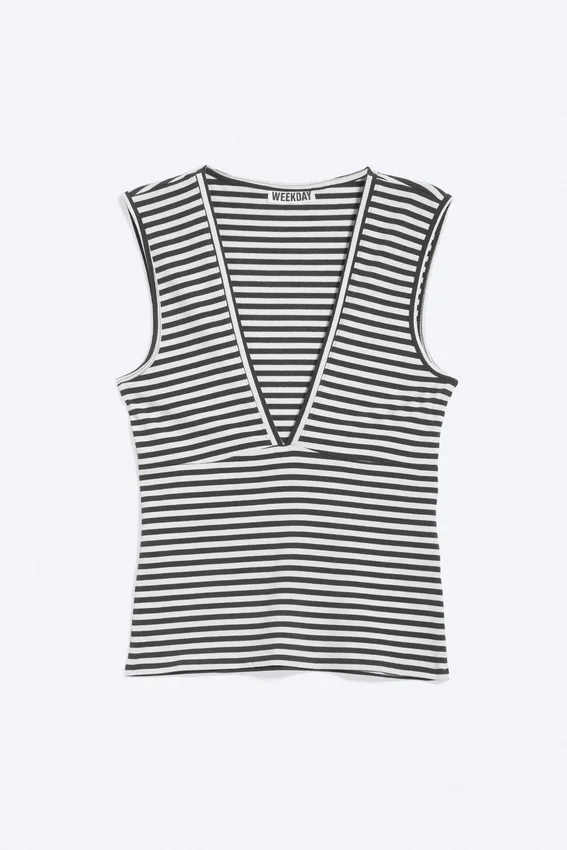 Top ajustado sin mangas con cuello en V – Rayas negras y blancas Top ajustado sin mangas con cuello en V – Rayas negras y blancas