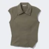 Top asimétrico con mangas casquillo y tejido ripstop – Verde caqui Top asimétrico con mangas casquillo y tejido ripstop – Verde caqui