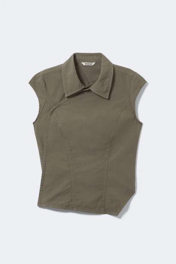 Top asimétrico con mangas casquillo y tejido ripstop – Verde caqui Top asimétrico con mangas casquillo y tejido ripstop – Verde caqui