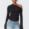 Top asimétrico de lyocell con caída – Negro Top asimétrico de lyocell con caída – Negro