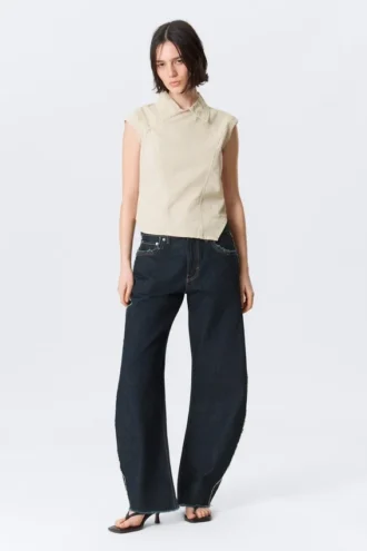 Top asimétrico de manga corta con tejido ripstop – Beige claro