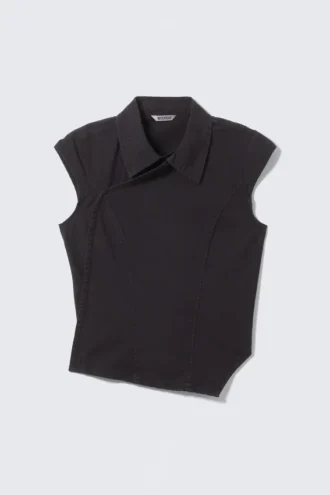 Top asimétrico de manga corta con tejido ripstop – Negro