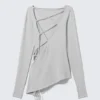 Top asimétrico de manga larga con espalda cruzada – Gris claro Top asimétrico de manga larga con espalda cruzada – Gris claro