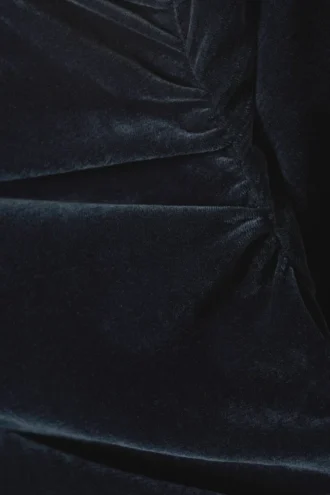 Top asimétrico drapeado de malla de terciopelo – Azul oscuro