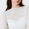 Top asimétrico transparente con cuello barco – Beige claro Top asimétrico transparente con cuello barco – Beige claro
