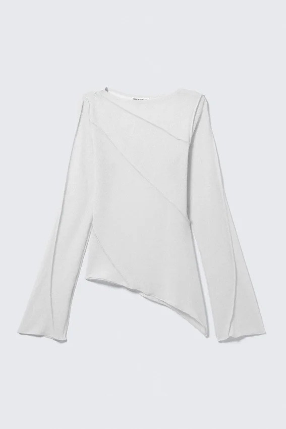 Top asimétrico transparente con cuello barco – Beige claro Top asimétrico transparente con cuello barco – Beige claro