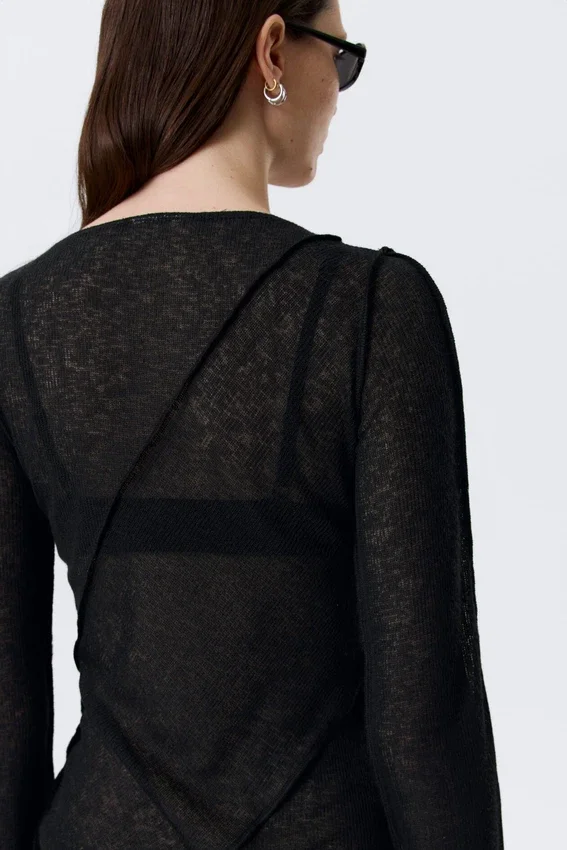 Top asimétrico transparente con cuello barco – Negro Top asimétrico transparente con cuello barco – Negro