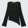 Top asimétrico transparente con cuello barco – Negro Top asimétrico transparente con cuello barco – Negro