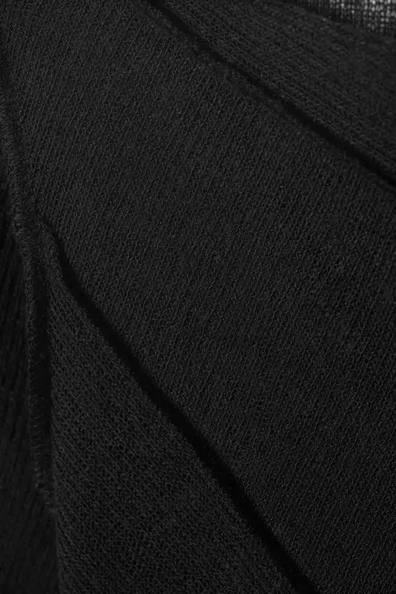 Top asimétrico transparente con cuello barco – Negro Top asimétrico transparente con cuello barco – Negro