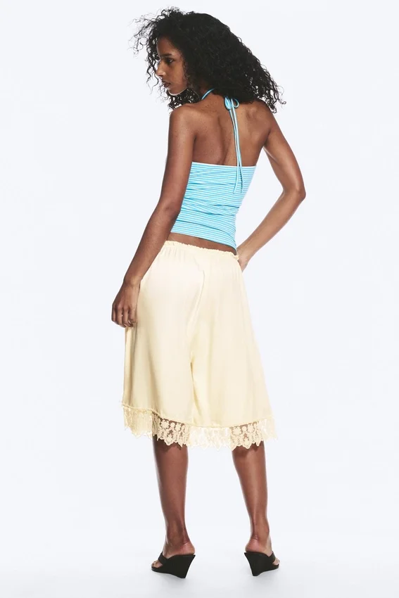 Top bandeau con cuello halter – Rayas blancas y turquesas Top bandeau con cuello halter – Rayas blancas y turquesas