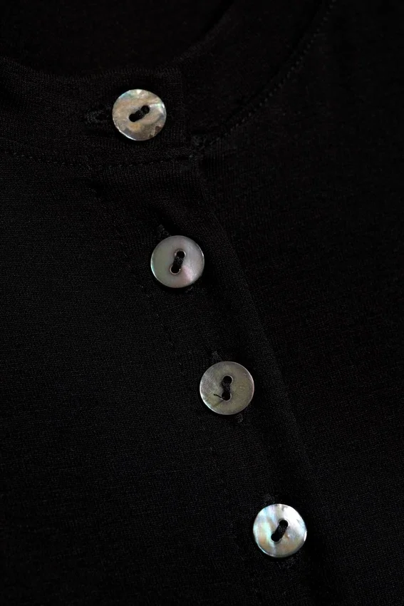 Top con botones de perla – Negro – Botones de perla Top con botones de perla – Negro – Botones de perla