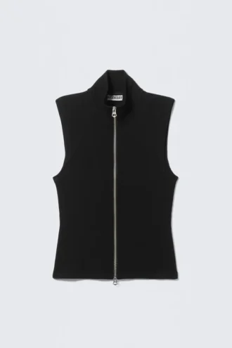 Top con cuello alto acanalado y cremallera – Negro