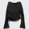 Top con cuello barco fruncido y mangas acampanadas – Negro Top con cuello barco fruncido y mangas acampanadas – Negro