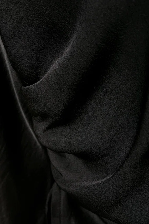 Top con cuello barco fruncido y mangas acampanadas – Negro Top con cuello barco fruncido y mangas acampanadas – Negro
