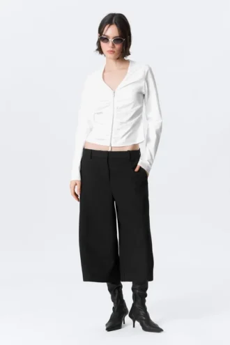 Top con cuello en V fruncido y cremallera – Blanco