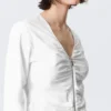 Top con cuello en V fruncido y cremallera – Blanco
