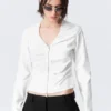 Top con cuello en V fruncido y cremallera – Blanco