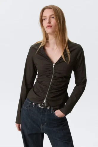 Top con cuello en V fruncido y cremallera – Marrón oscuro