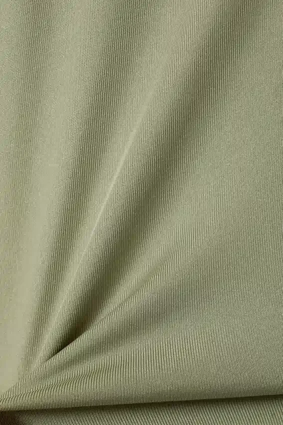 Top con cuello halter Astrid – Verde caqui claro Top con cuello halter Astrid – Verde caqui claro