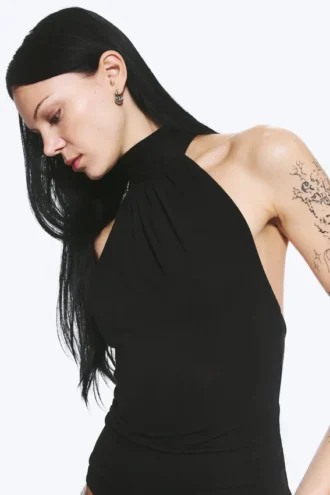 Top con cuello halter drapeado – Negro