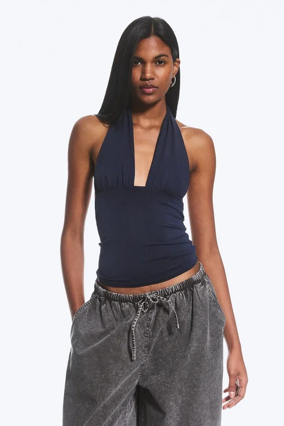 Top con cuello halter profundo – Azul oscuro Top con cuello halter profundo – Azul oscuro