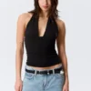 Top con cuello halter profundo – Negro Top con cuello halter profundo – Negro